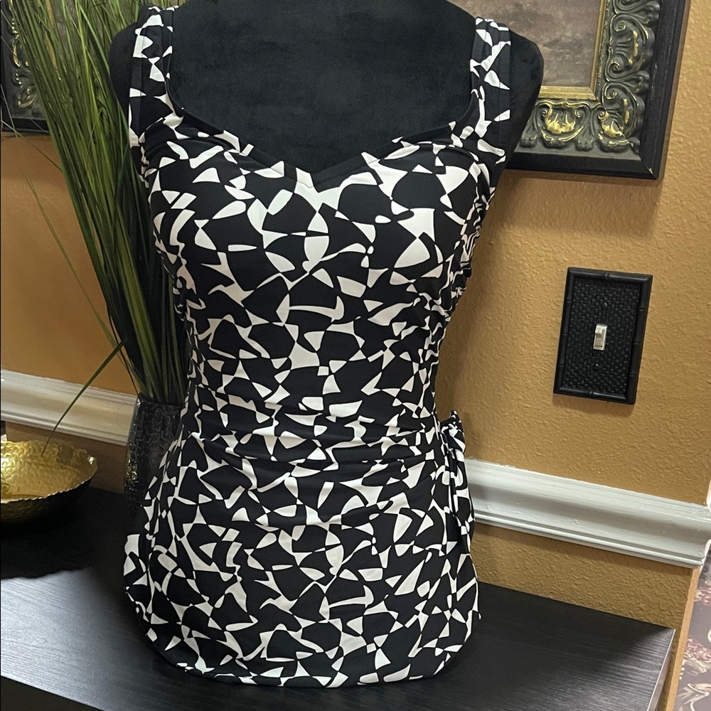 NWOT Maxine Black and White Geometric Print swimsuit